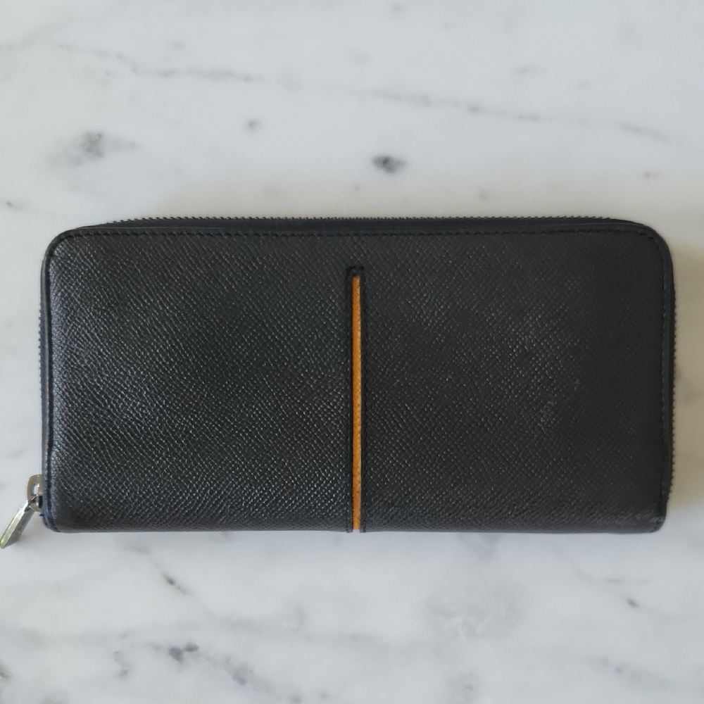 Tod's Long Zip Wallet With Pinstripe. Excellent Condition! High Quality!